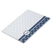 Weißer Nautikanker auf marineblarem Hintergrund Notizblock (angewinkelt)
