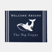 Weißer Nautikwal an einer weichen blauen Küste der Fußmatte (Vorderseite)