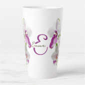 Weißer Orchid Blume Monogramm Milchtasse (Vorderseite)