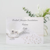 Weißer Perlenring auf weißem Brautparty der Musche Einladung (Stehend Vorderseite)