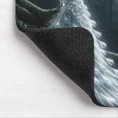 Weißer Pfau im Moonlit-Wald Mousepad (Ecke)