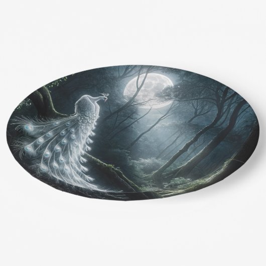Weißer Pfau im Moonlit-Wald Pappteller (Schrägansicht)