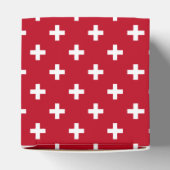 Weißer Polka kreuzt auf rot Geschenkschachtel (Oben)