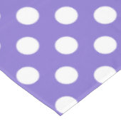 Weißer Polka-Pfoten Tischdecke (Schrägansicht)