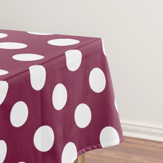 Weißer Polka-Punkte auf Bordeaux Tischdecke (Beispiel)