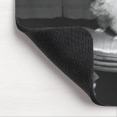 Weißer Pudel, der auf Schemel B&W sitzt Mousepad (Ecke)