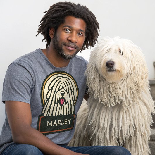 Weißer Puli oder Komondor Niedlicher Mop Hund mit T-Shirt