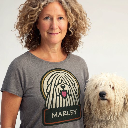Weißer Puli oder Komondor Niedlicher Mop Hund mit T-Shirt