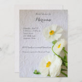 Weißer Ranunculus auf strukturiertem Papier Einladung (Vorne/Hinten)