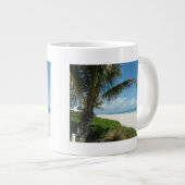 Weißer Sand-Strand w/Palm Jumbo-Tasse (Vorderseite Rechts)