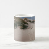 WEISSER SAND UND GRÜNES GRASS FELD KAFFEETASSE (Mittel)
