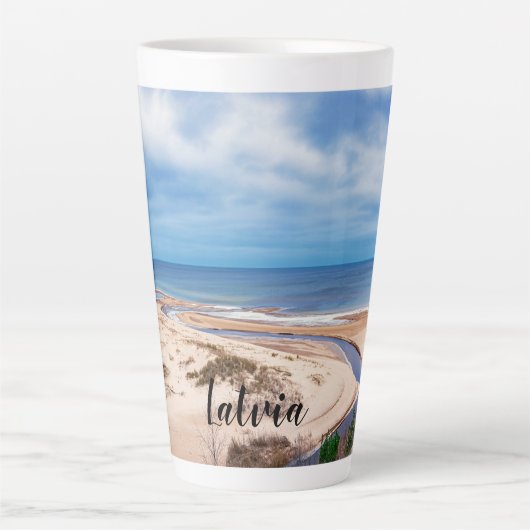 Weißer Sandstrand an der Ostsee in Lettland Milchtasse (Vorderseite)