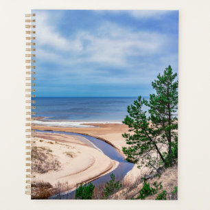 Weißer Sandstrand an der Ostsee in Lettland Planer