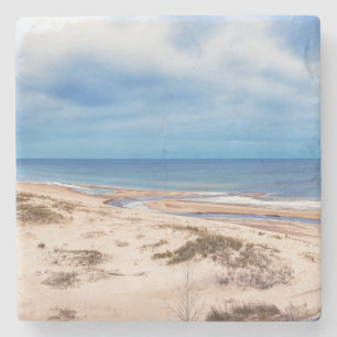 Weißer Sandstrand an der Ostsee in Lettland Steinuntersetzer
