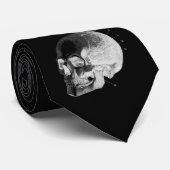 Weißer Schädel auf schwarzer Krawatte (Gerollt)