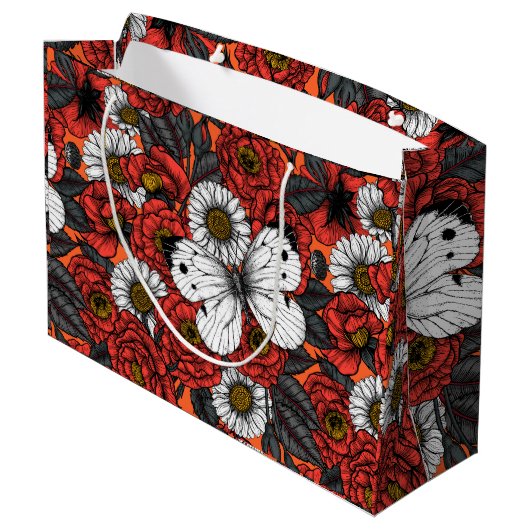 Weißer Schmetterling und Rose Große Geschenktüte (Rückseite Schrägansicht)