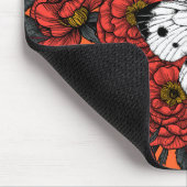 Weißer Schmetterling und Rose Mousepad (Ecke)