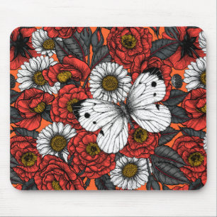 Weißer Schmetterling und Rose Mousepad