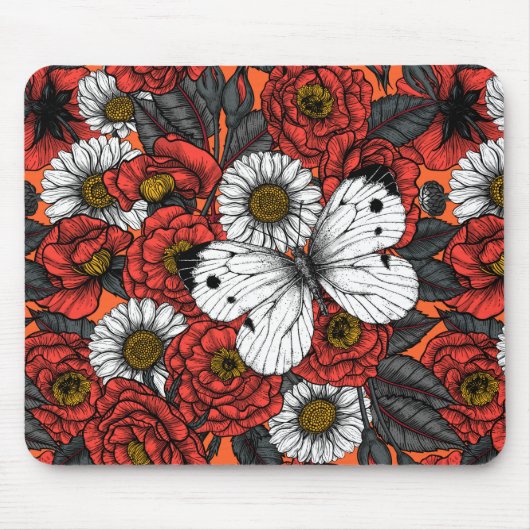 Weißer Schmetterling und Rose Mousepad (Vorne)
