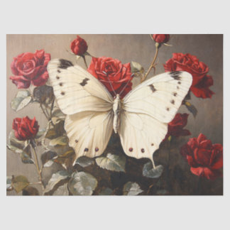 Weißer Schmetterling unter lebendigen Rote Rosen Seidenpapier