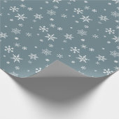 Weißer Schnee auf Dusty Blue Modern Weihnachtsgesc Geschenkpapier (Ecke)