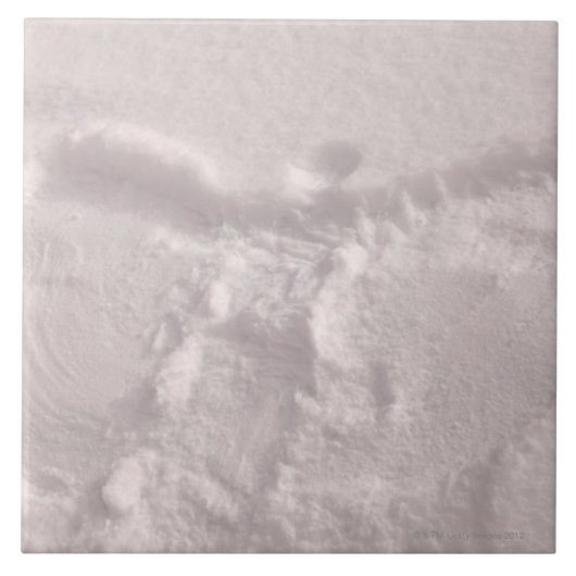 Weißer Schnee aufgeprägt mit einem Schneengel Fliese (Vorderseite)