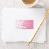 Weißer Schneeflocken auf Pink Winter Wedding Fvor Adressaufkleber (Insitu)