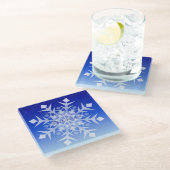 Weißer Schneeflocken auf sinkendem Schnee Glasuntersetzer (Schrägansicht)