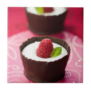 Weißer Schokoladencremenachtisch Fliese