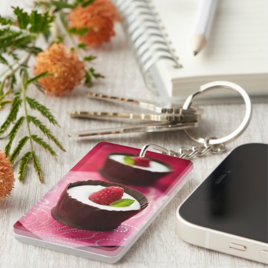Weißer Schokoladencremenachtisch Schlüsselanhänger (Vorderseite rechts)