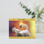 Weißer Schwan in einem See mit orangefarbenem gold Postkarte (Stehend Vorderseite)