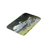 Weißer Schwan mit Chicks Badematte (Schrägansicht)