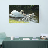 Weißer Schwan mit Chicks Banner (Messeveranstaltung)