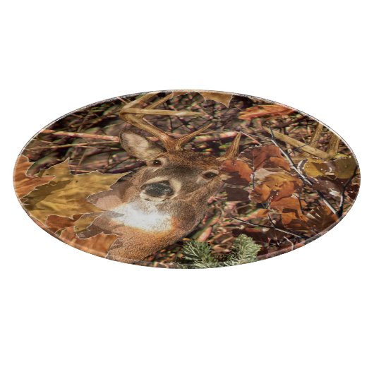 Weißer Schwanz Hirschkopf Energie auf einem Schneidebrett (Ecke)