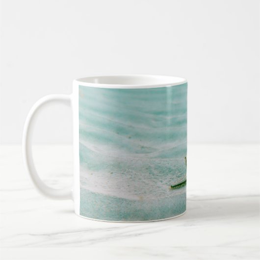 Weißer Seestern auf Sand unter Wasser am Morgen Kaffeetasse (Links)