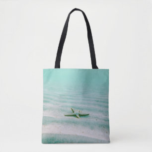 Weißer Seestern auf Sand unter Wasser am Morgen Tasche