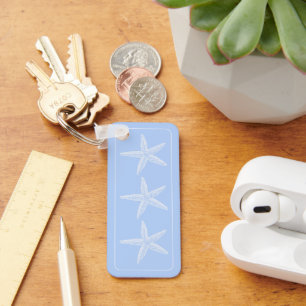 Weißer Seesterne an der Küste auf blauem Personali Schlüsselanhänger