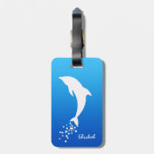 Weißer springender Delphin mit Gepäckanhänger (Rückseite vertikal)