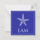 Weißer Starfish an der Küste auf Navy Blue Monogra Mitteilungskarte (Vorderseite)