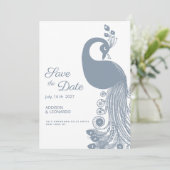 Weißer staubblauer Pfau Save the Date elegant Einladung (Stehend Vorderseite)