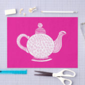 Weißer Teekessel in Hot Pink Seidenpapier (Handwerk)