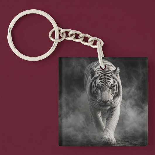 Weißer Tiger, der durch Rauch geht Schlüsselanhänger