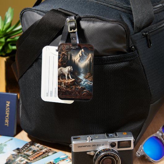 Weißer Tiger in einer Bergwelt Gepäckanhänger (Vorderseite & Rückseite)