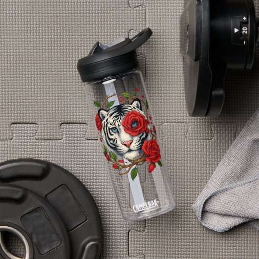 Weißer Tiger mit Rote Rosen - Fettflora Trinkflasche (Fitnessstudio (gedreht))