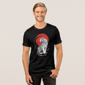 Weißer Tiger mit roter Sonne Künstlerisch  Tri-Blend Shirt (Vorderseite voll)