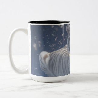 Weißer Tiger unter Sternenlicht Zweifarbige Tasse