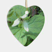Weißer Trillium mit grüner Farbe Keramik Ornament (Rechts)