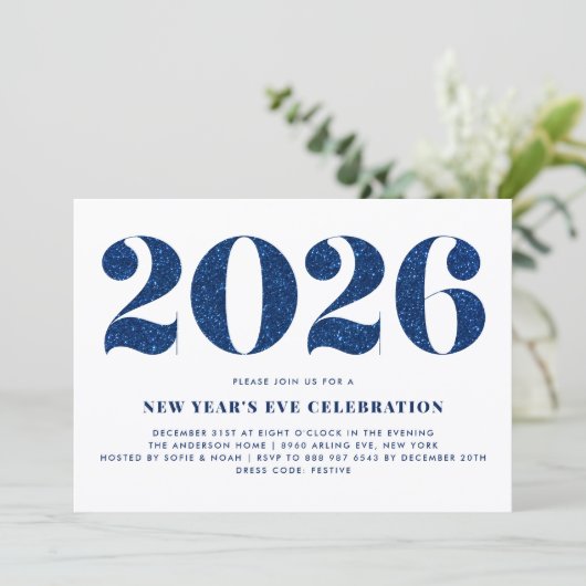 Weißer und blauer Glitzer 2024 Silvesterabend Part Einladung (Stehend Vorderseite)