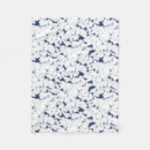 weißer und blauer Hintergrund mit einem Muster Fleecedecke (Vorderseite)