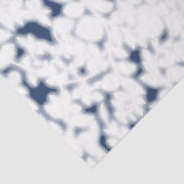 weißer und blauer Hintergrund mit einem Muster Seidenpapier (Ausschnitt)